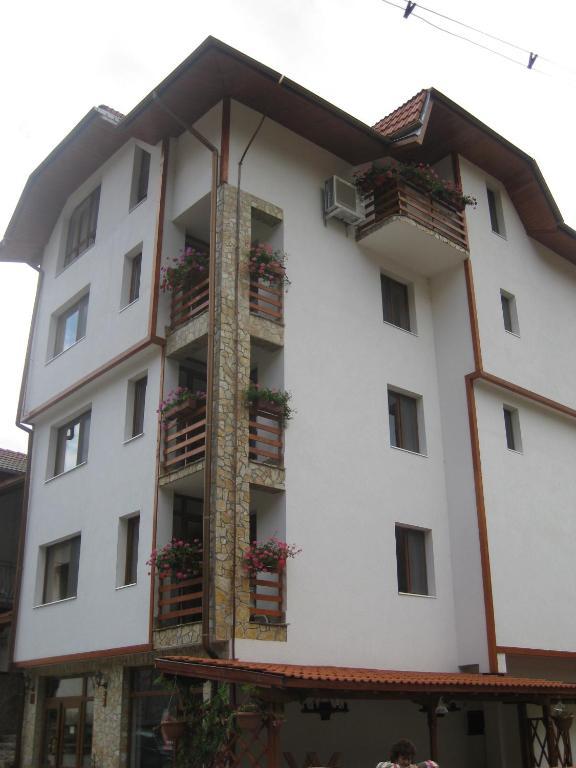 Family Hotel Veronika 代温 外观 照片