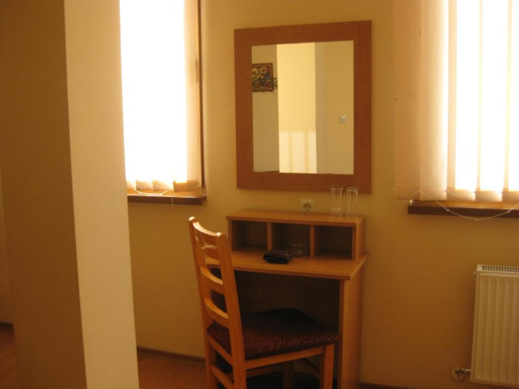 Family Hotel Veronika 代温 外观 照片