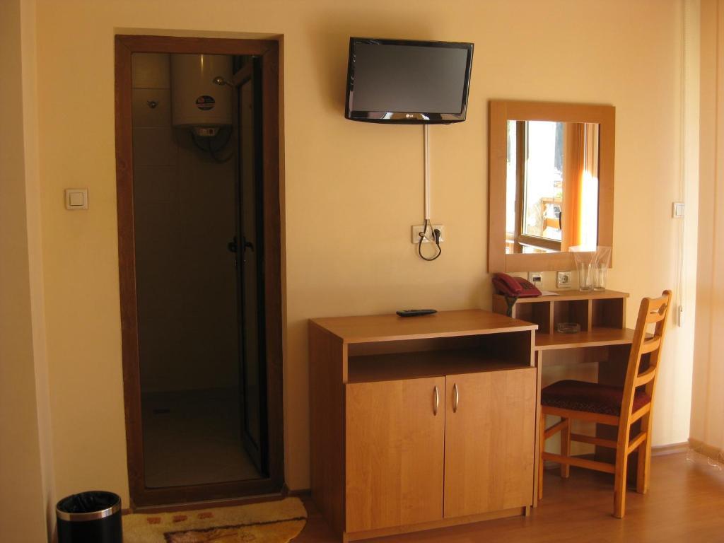 Family Hotel Veronika 代温 外观 照片