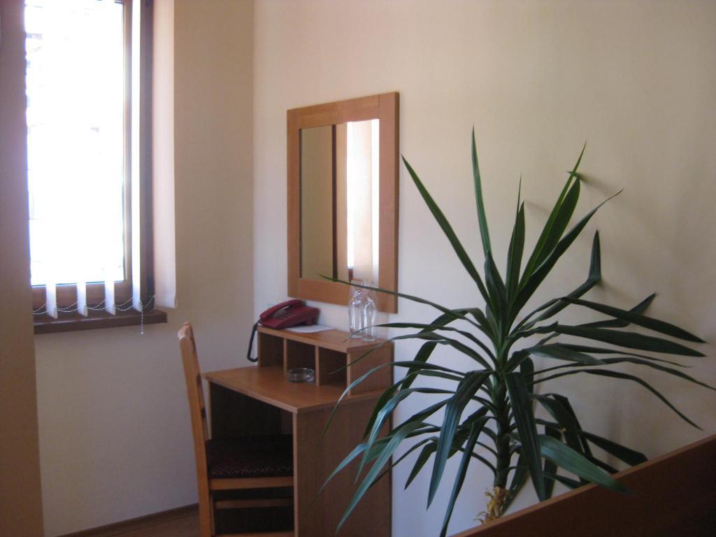 Family Hotel Veronika 代温 外观 照片