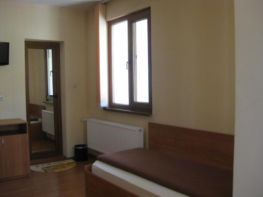 Family Hotel Veronika 代温 外观 照片
