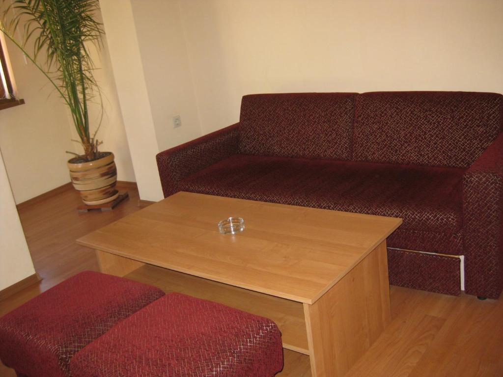 Family Hotel Veronika 代温 外观 照片