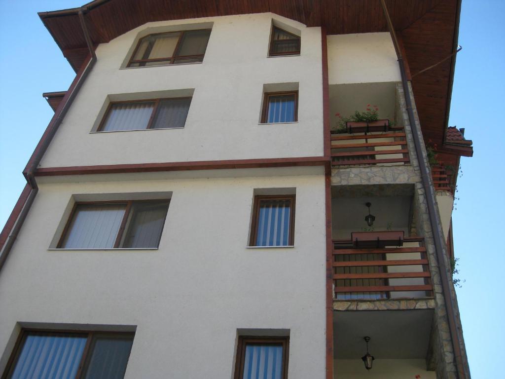Family Hotel Veronika 代温 外观 照片