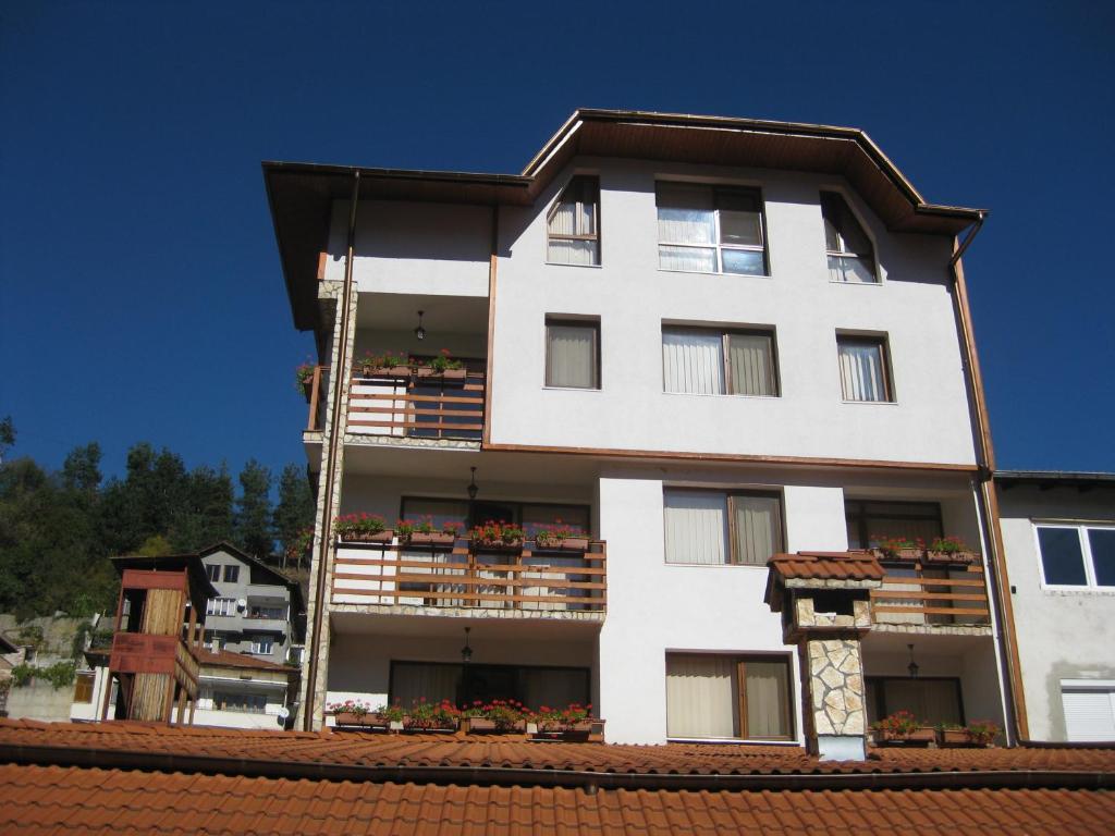 Family Hotel Veronika 代温 外观 照片