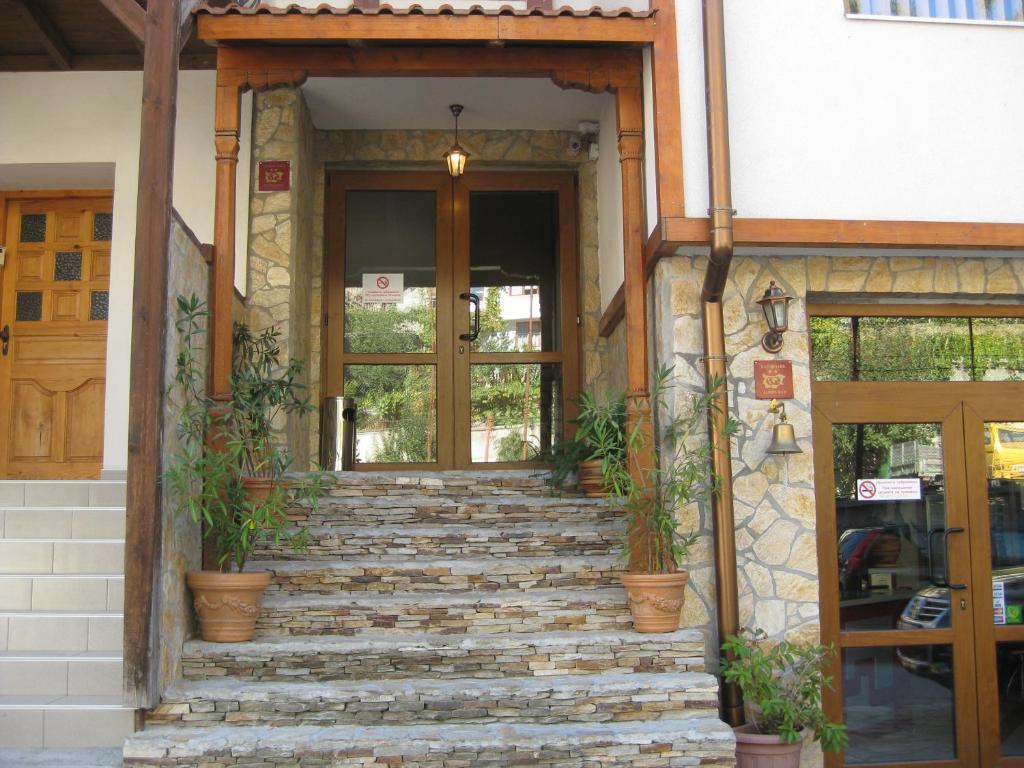 Family Hotel Veronika 代温 外观 照片