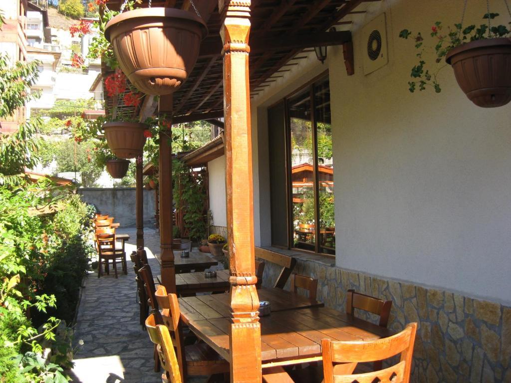 Family Hotel Veronika 代温 外观 照片