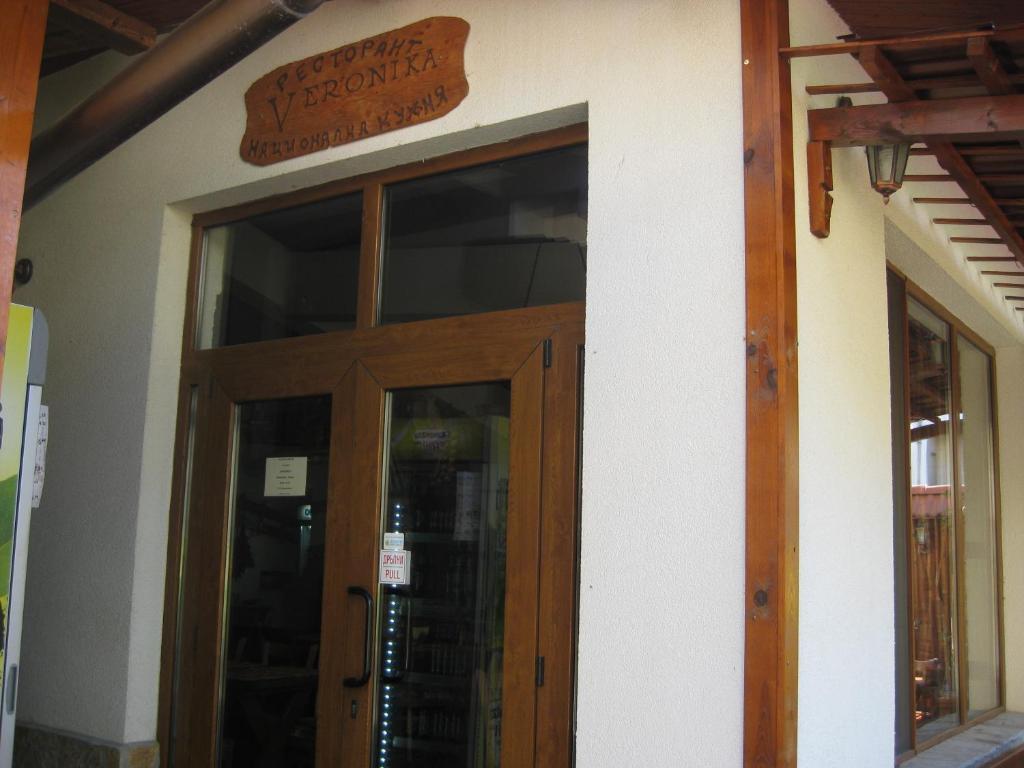 Family Hotel Veronika 代温 外观 照片