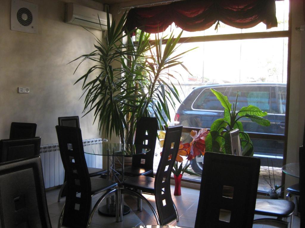 Family Hotel Veronika 代温 外观 照片