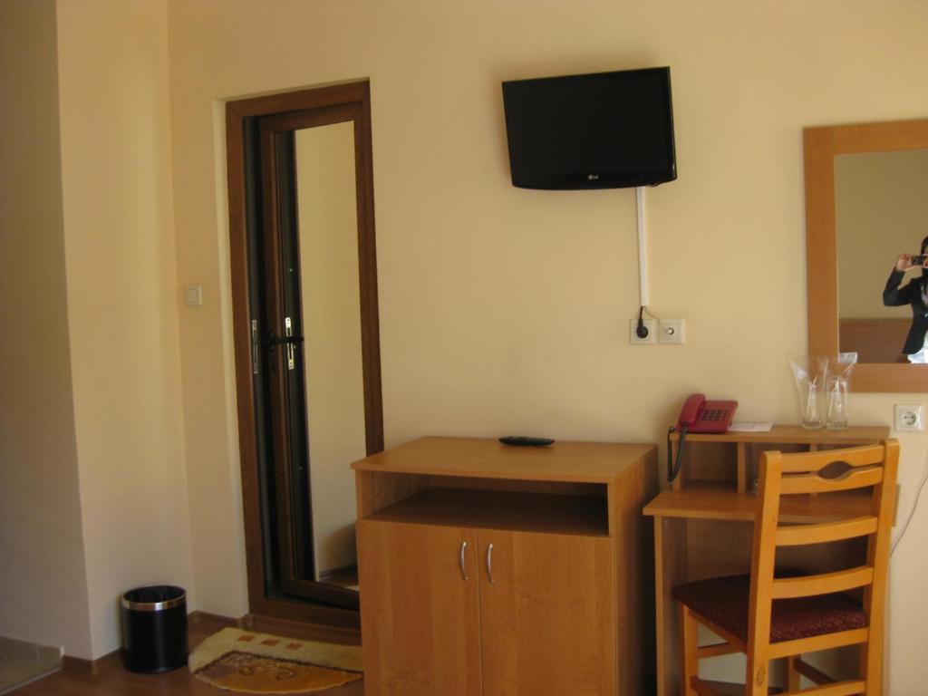 Family Hotel Veronika 代温 外观 照片