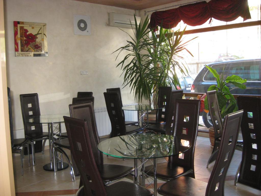 Family Hotel Veronika 代温 外观 照片
