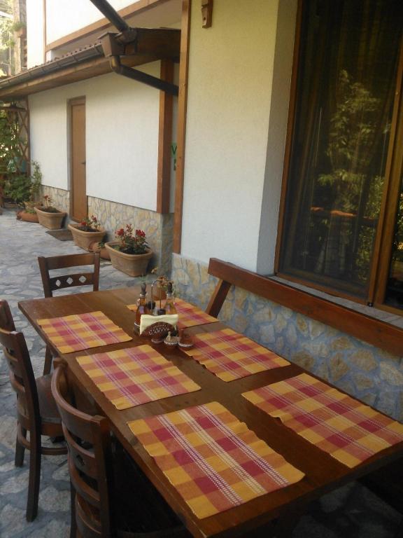 Family Hotel Veronika 代温 外观 照片