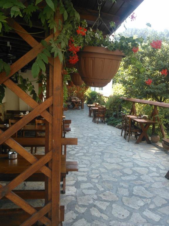 Family Hotel Veronika 代温 外观 照片