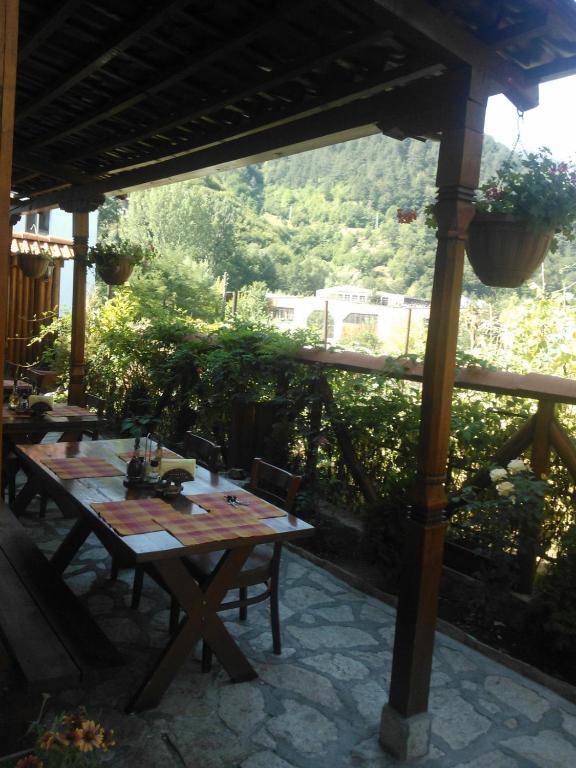 Family Hotel Veronika 代温 外观 照片